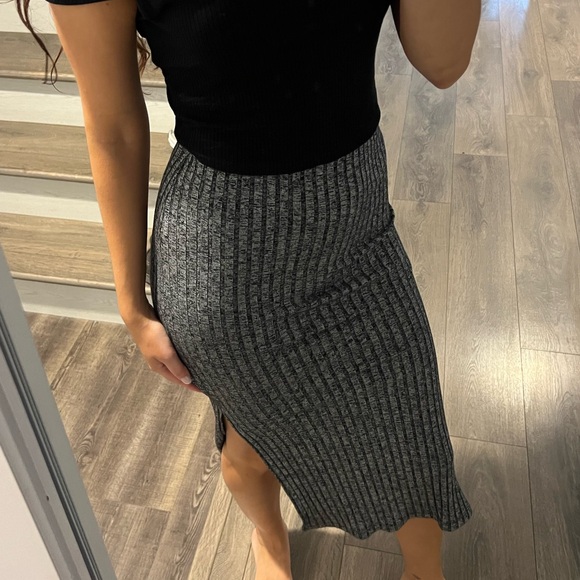 Grey knit ribbed midi skirt with side slits - Picture 1 of 5